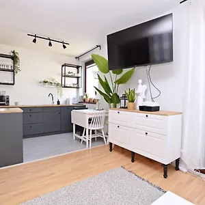 https://victus-apartamenty-apartament-shiraz.sopothotels.com